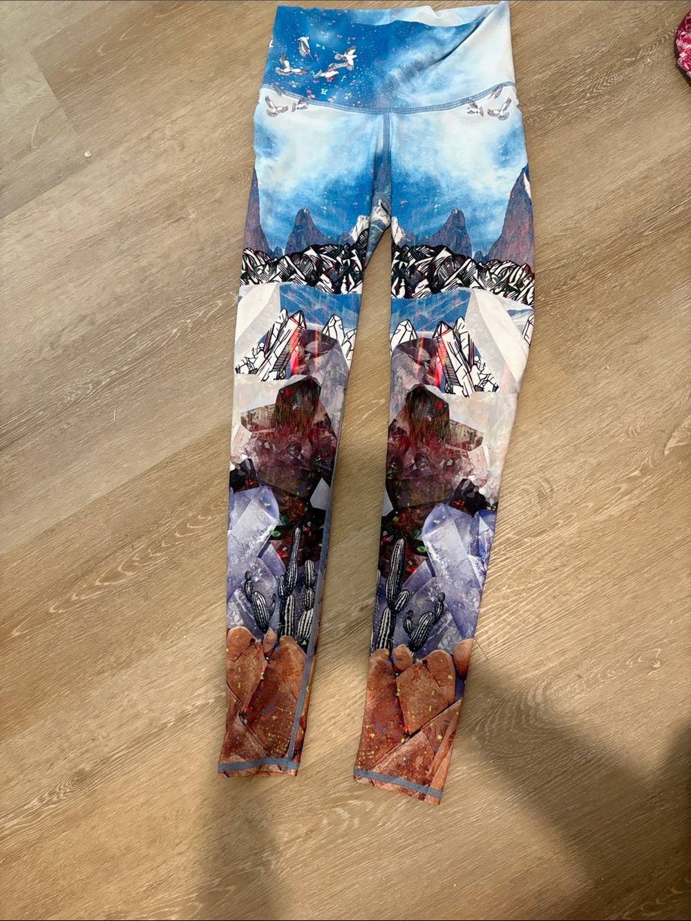 NIYAMA SOL LEGGINGS SIZE SMALL Multicolor Printed Performance Leggings